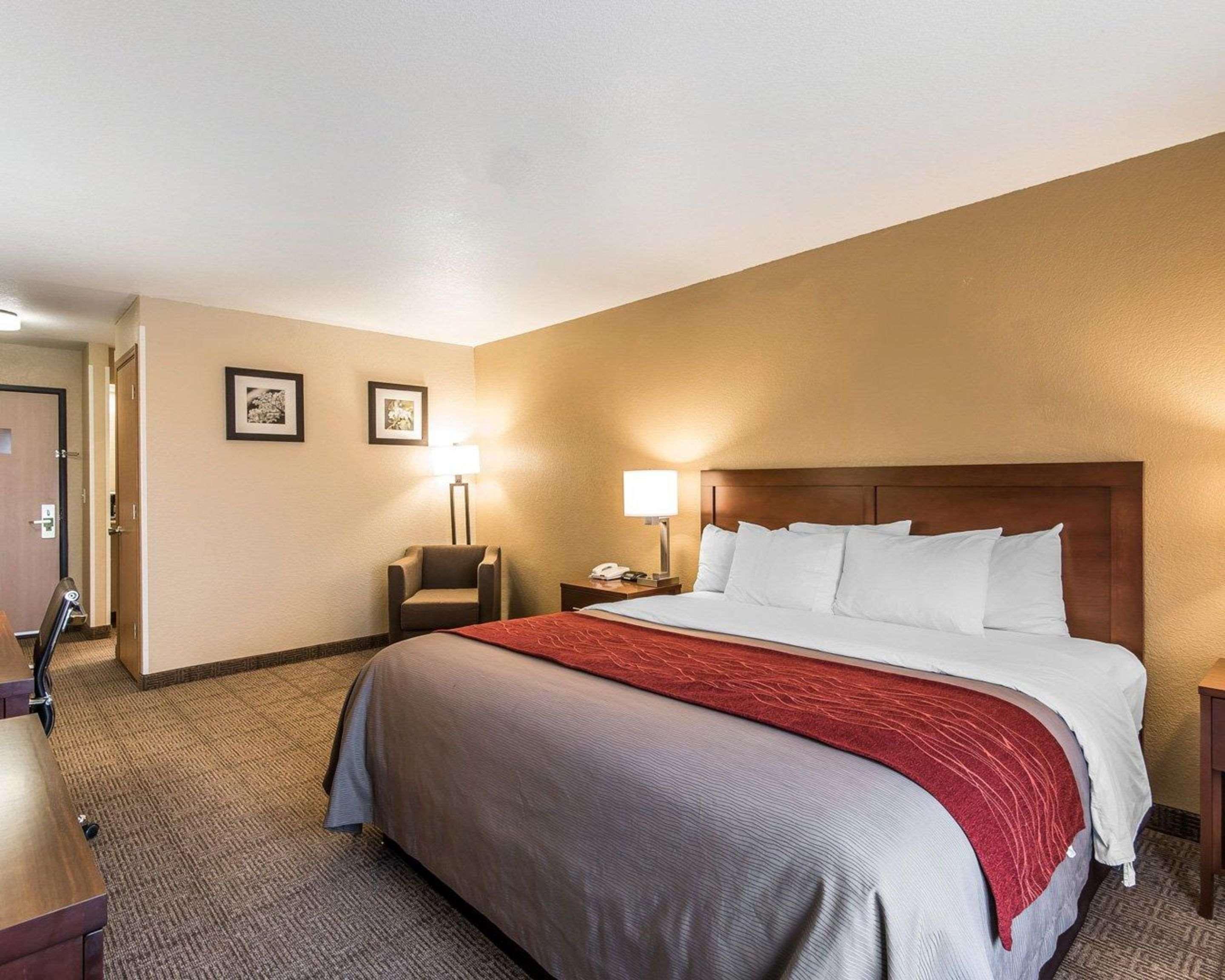 Quality Inn & Suites Bethany Extérieur photo