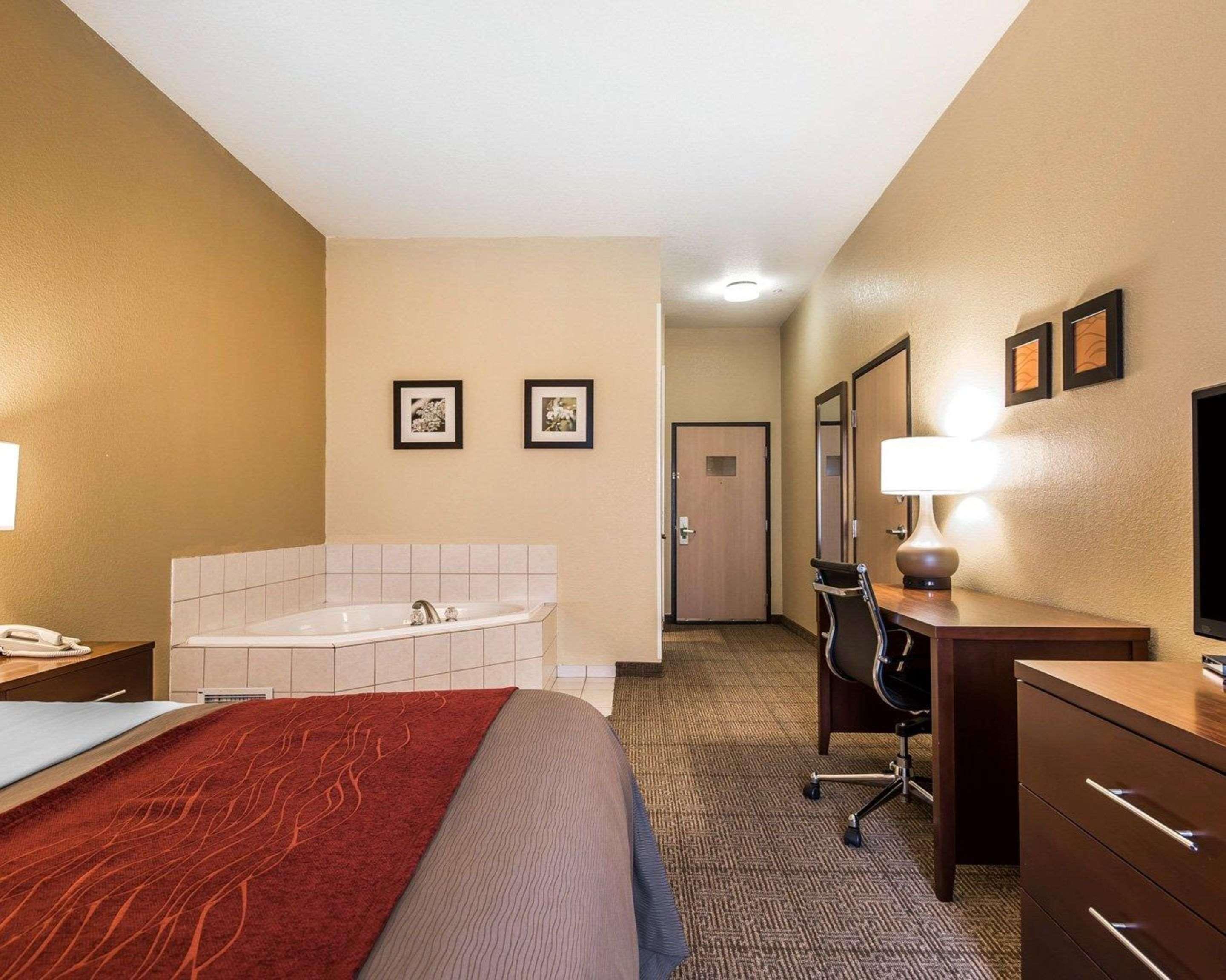 Quality Inn & Suites Bethany Extérieur photo