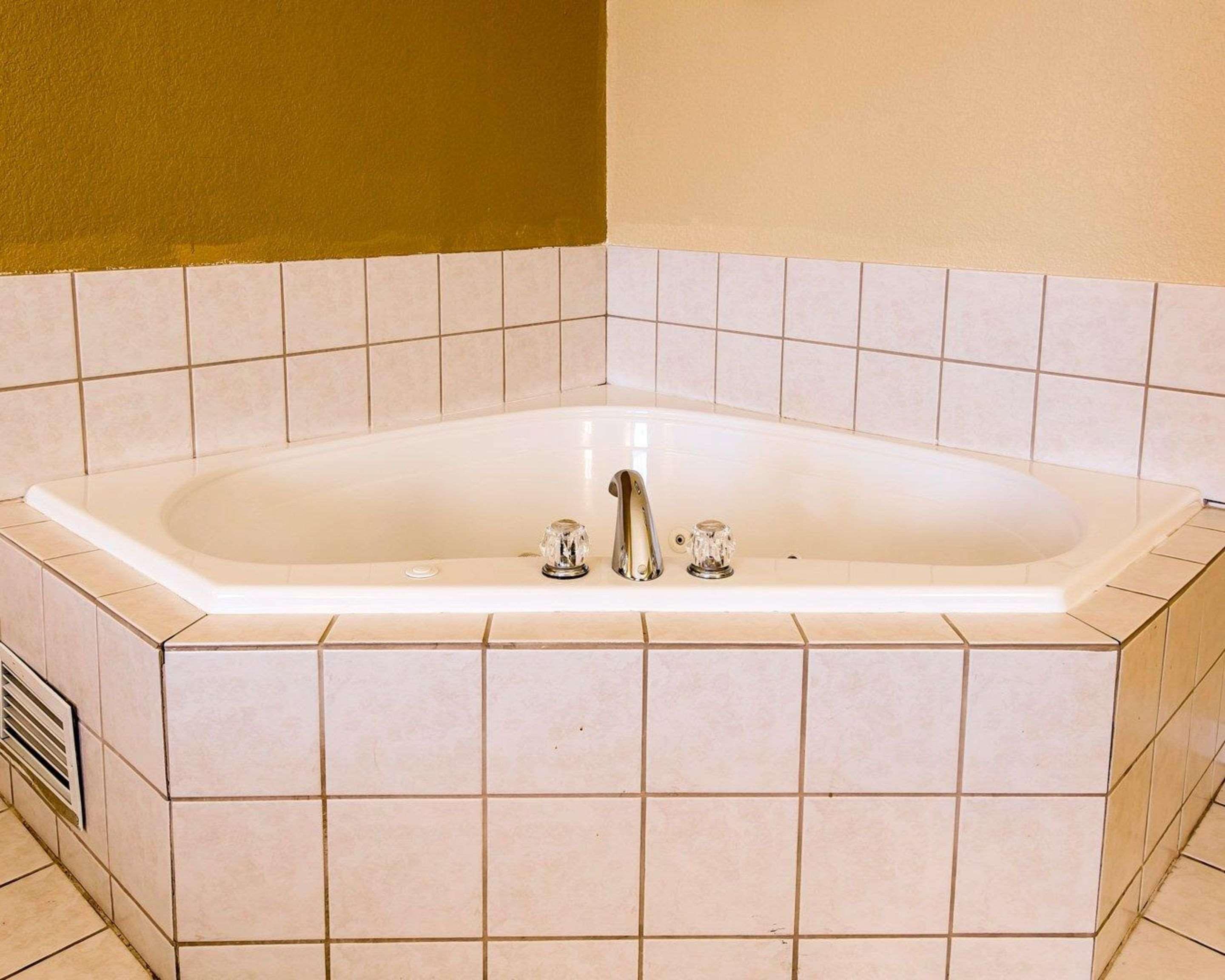Quality Inn & Suites Bethany Extérieur photo