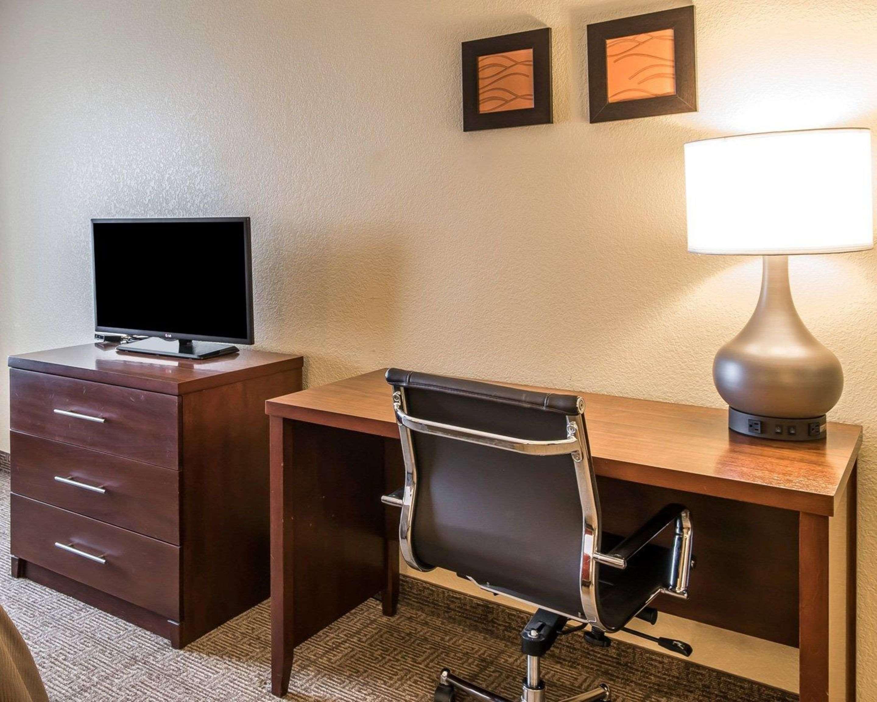 Quality Inn & Suites Bethany Extérieur photo