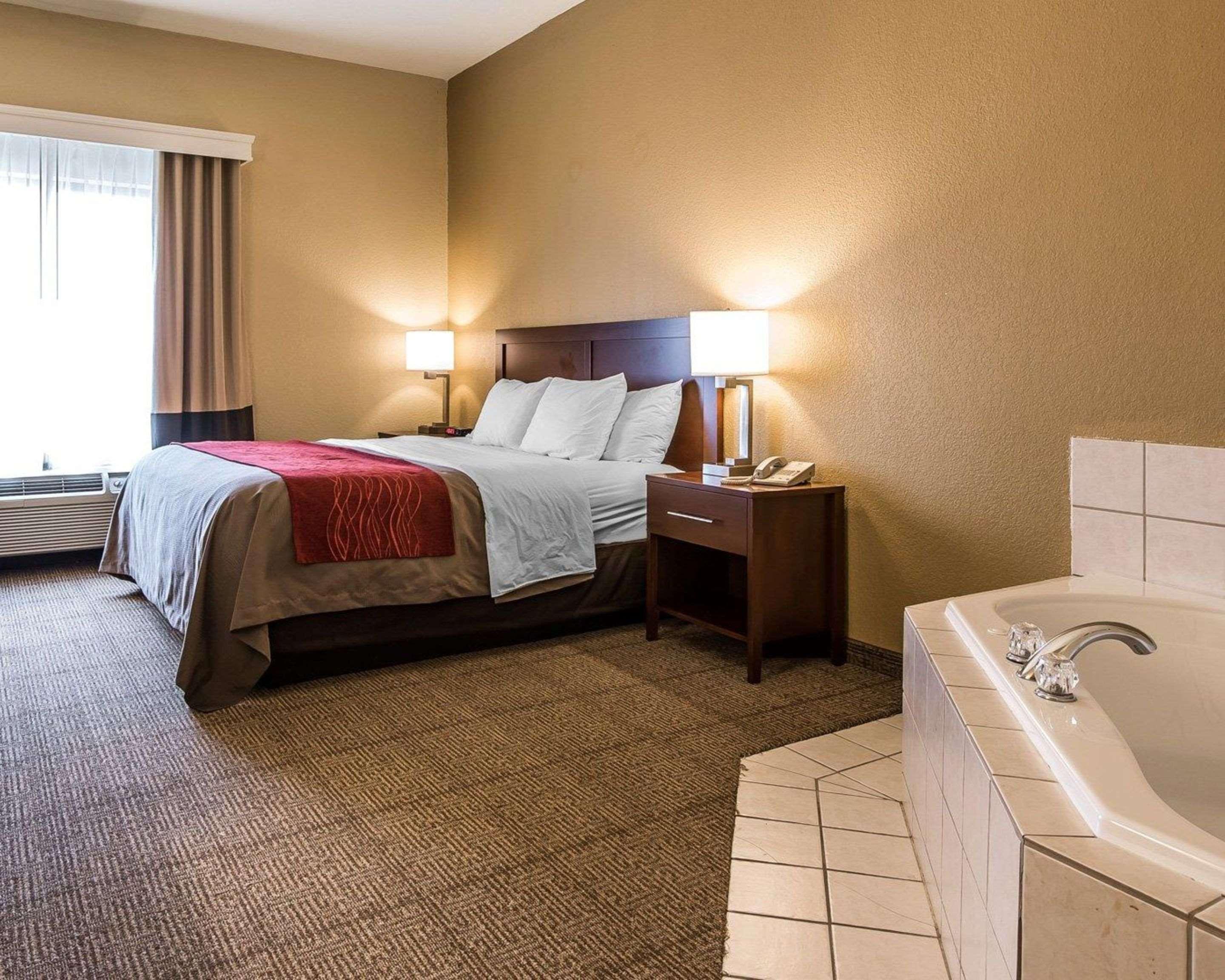 Quality Inn & Suites Bethany Extérieur photo