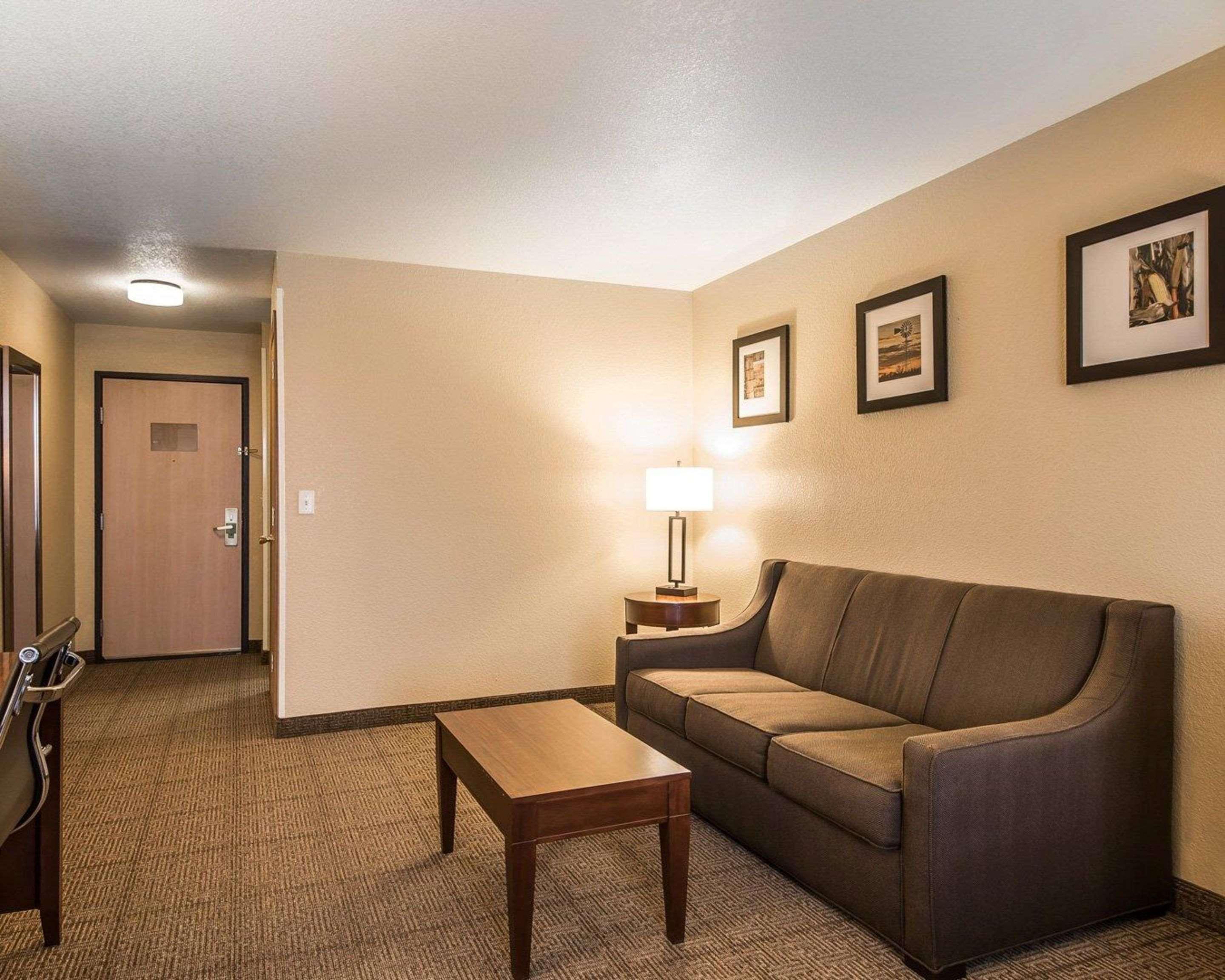 Quality Inn & Suites Bethany Extérieur photo