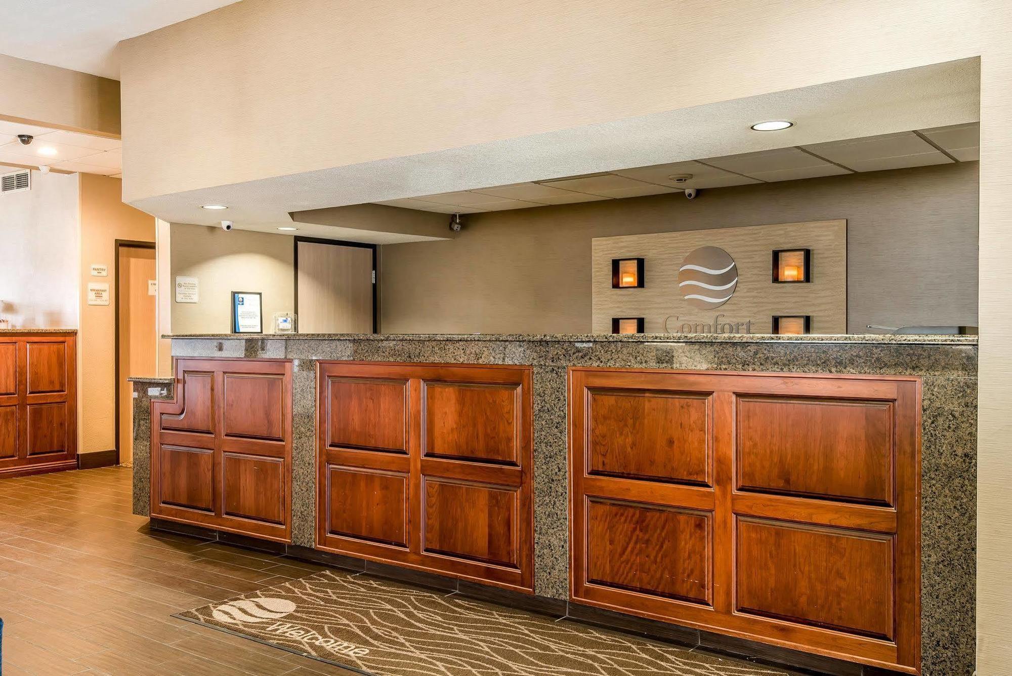Quality Inn & Suites Bethany Extérieur photo