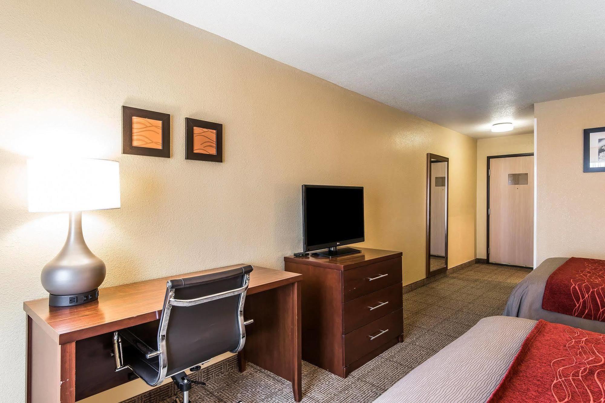 Quality Inn & Suites Bethany Extérieur photo